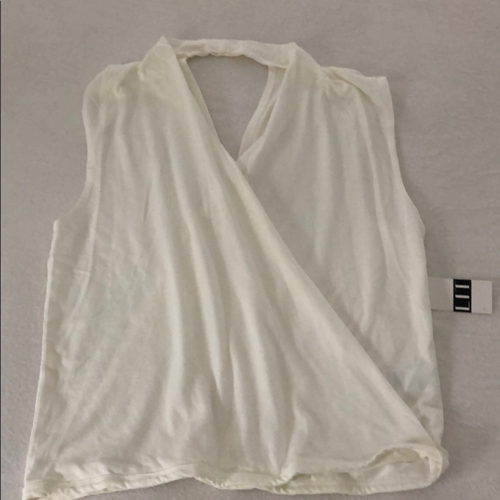 Adorable LIT boutique sleeveless top.